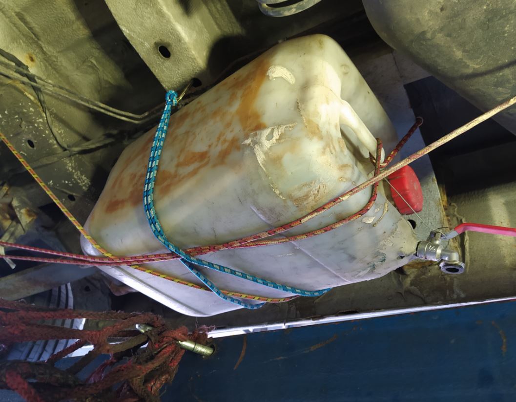 MODERNO TANQUE DE GASOLINA