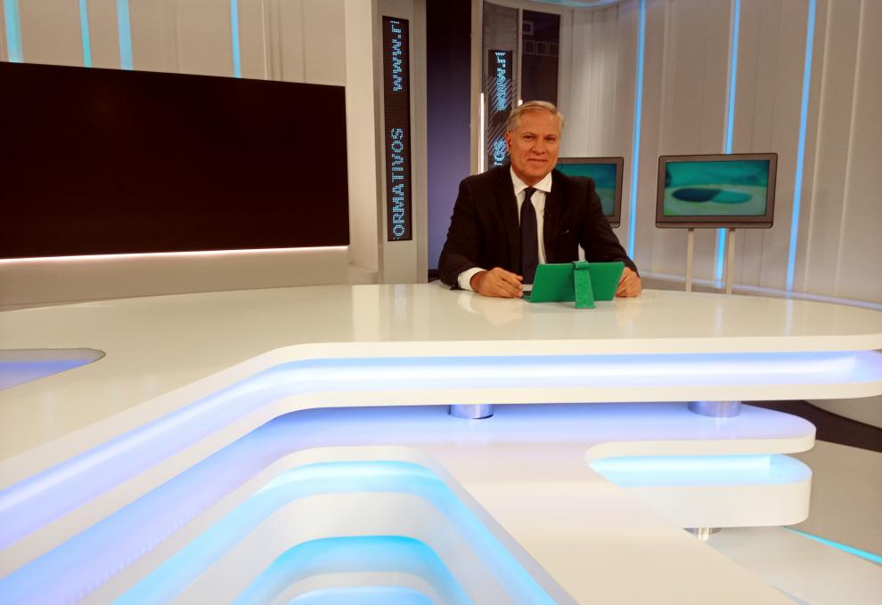 Rafael Pombriego en el plató de la TV Autónoma de Canarias