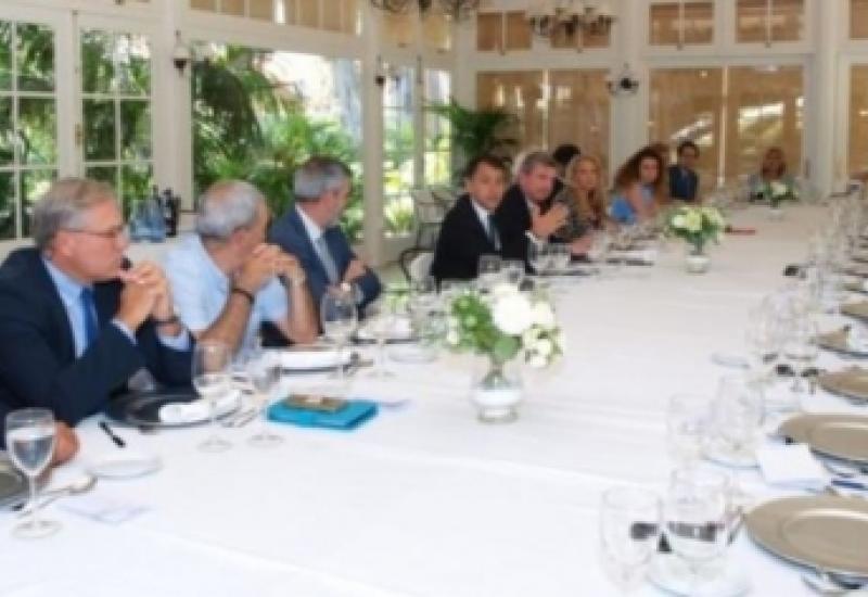 Un momento durante la reunión.